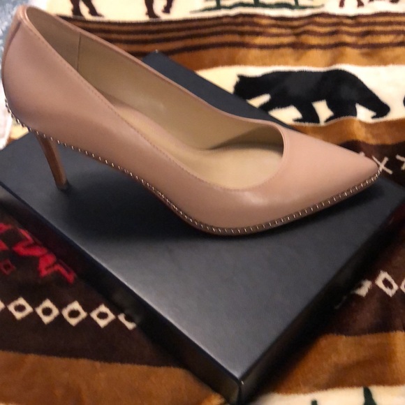 Coach BeadChain Size 8 GUC 3 1/2” Pumps Does Not Have Original Box - Picture 8 of 10